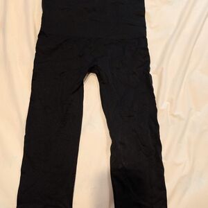 Women With Control
Style: Airbrush Moisture Wicking Crop Leggings
New Black